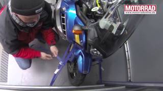 Motorrad richtig für den Transport verzurren [upl. by Ahsikam771]