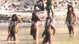 Lost Peruvian tribe make first contact [upl. by Suzan749]