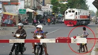 lho kok sepurnya keretaapi madiun [upl. by Samul]